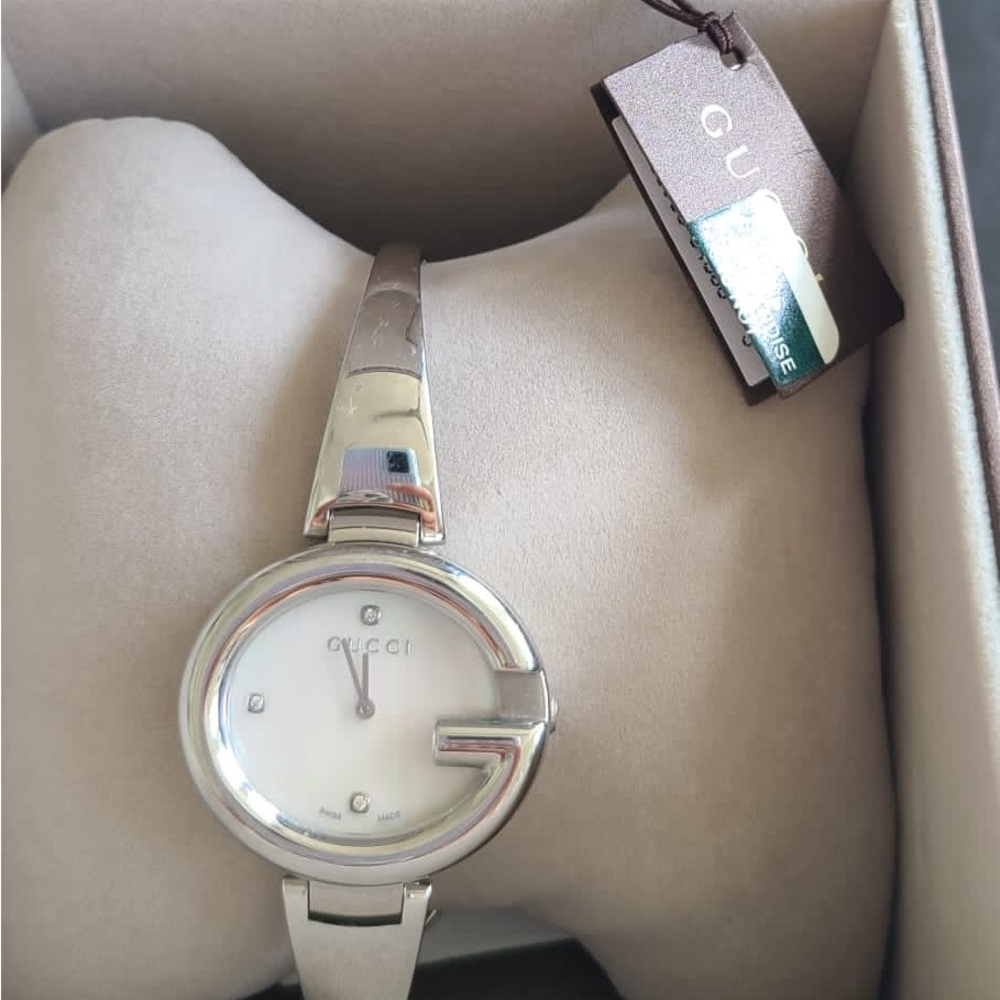 AUTHENTIC Gucci Watch - Picture 2 of 3